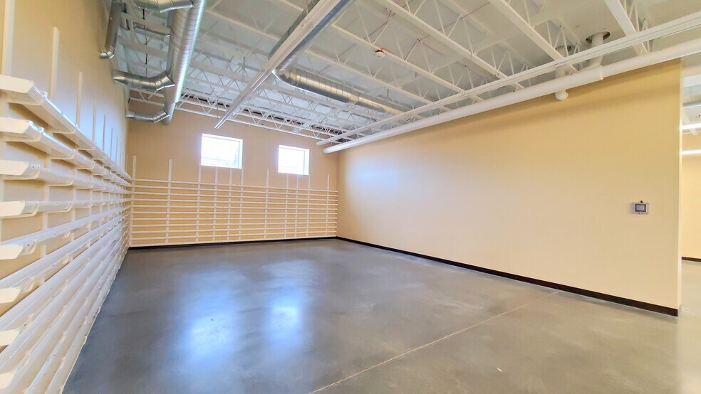 More Photos Of 3875 N Schreiber Way, Coeur d'Alene Warehouse For Sale