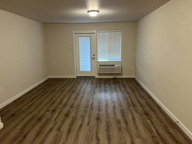 More Photos Of 972 N 2nd St, Jefferson Multifamily For Sale