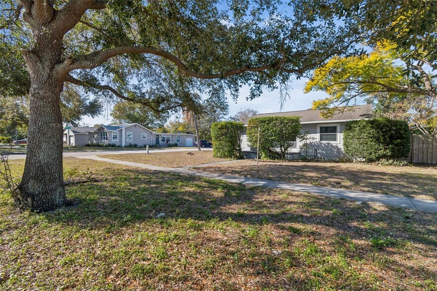 More Photos Of 2900 49th St N, Saint Petersburg Specialty For Sale