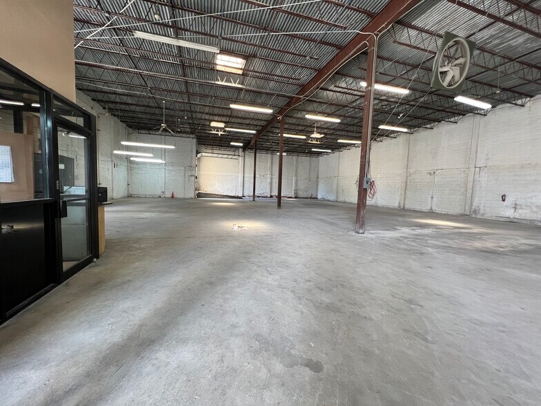 More Photos Of 2300 NW 34th Ave, Miami Warehouse For Sale
