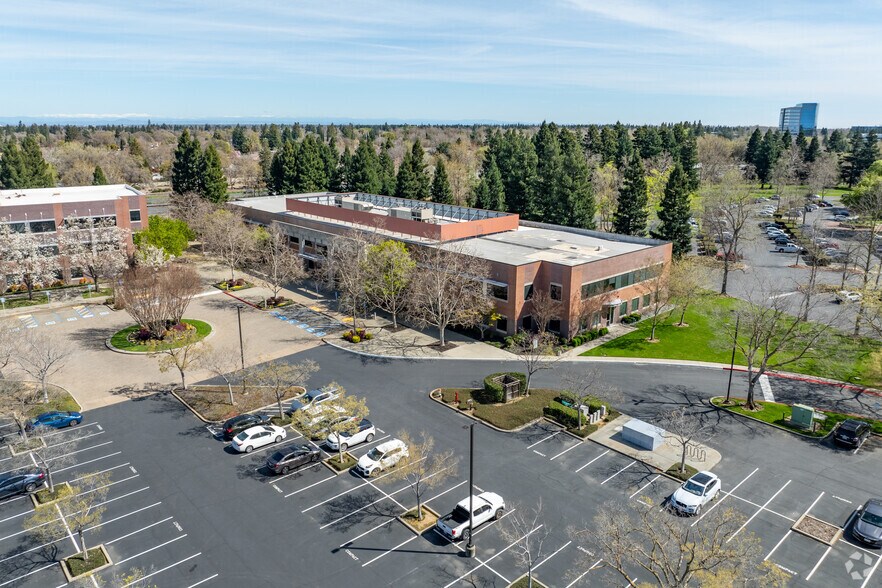 More Photos Of 2730 Gateway Oaks Dr, Sacramento Office For Lease