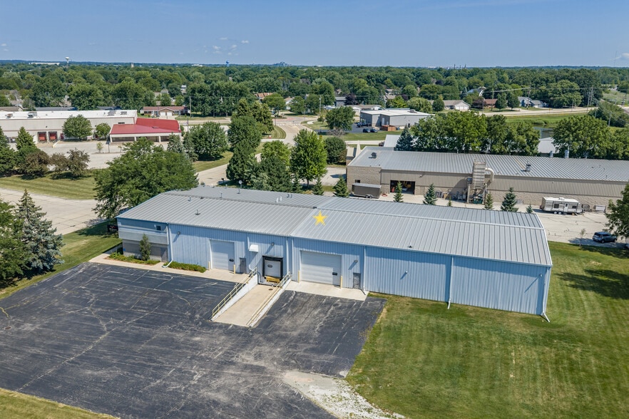 Primary Photo Of 1725 Suburban Dr, De Pere Manufacturing For Sale