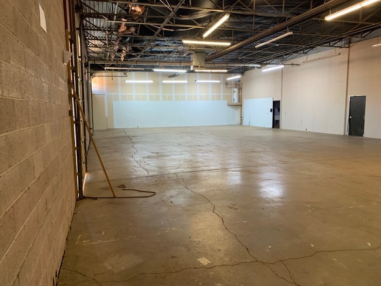 More Photos Of 163 Oak Lawn Ave, Dallas Showroom For Lease