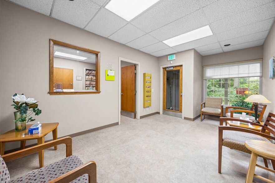 More Photos Of 61E Monroe Ave, Pittsford Medical For Sale