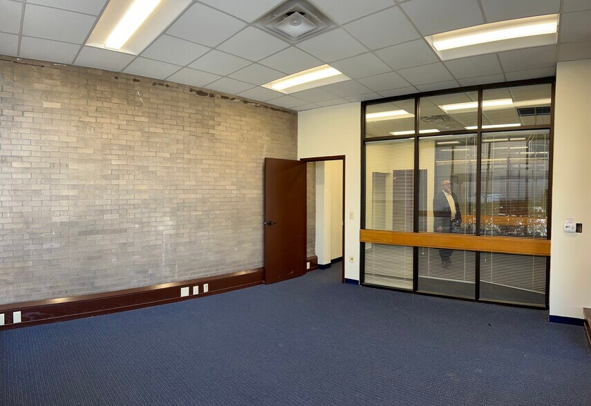 More Photos Of 416 N Stanton St, El Paso Office For Lease