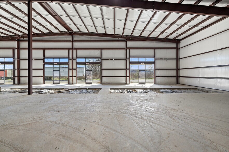 More Photos Of 202 W 1st St, Taylor Flex For Lease
