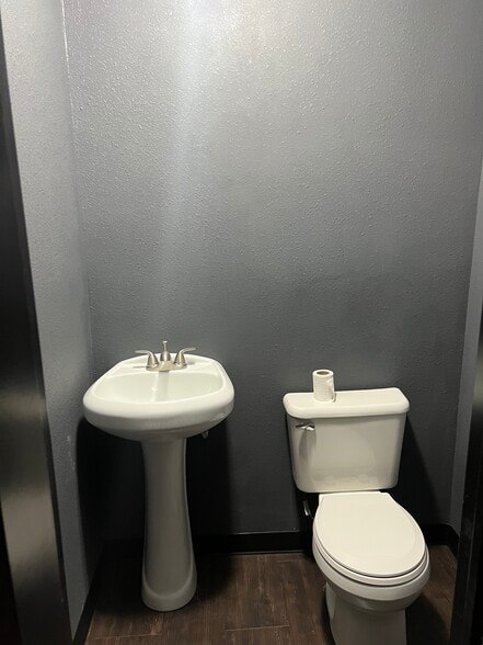 More Photos Of 302 Charlton St, Galena Park Warehouse For Sale