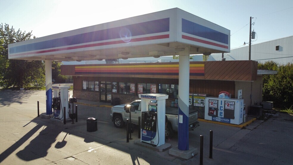 More Photos Of 1505 Bridge St, Charlevoix Service Station For Sale
