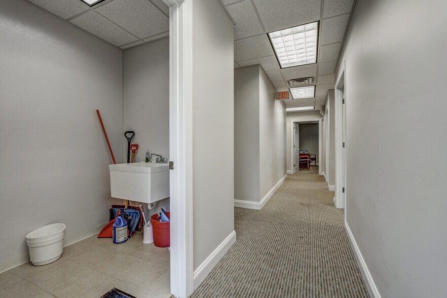 More Photos Of 95 Zion Station Ct, Troy Flex For Sale