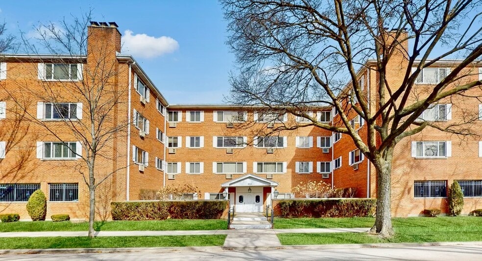 Primary Photo Of 950 Washington Blvd, Oak Park Apartments For Sale