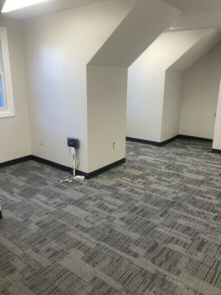More Photos Of 46 Columbia Rd, Pembroke Unknown For Lease