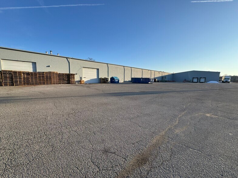 More Photos Of 57784 County Road 3, Elkhart Warehouse For Lease