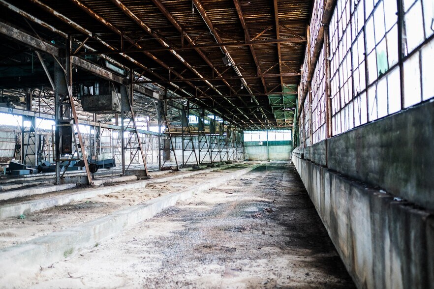 More Photos Of 1431 S Elm Eugene St, Greensboro Manufacturing For Lease