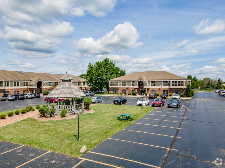 More Photos Of 1009 W Glen Oaks Ln, Mequon Office For Lease