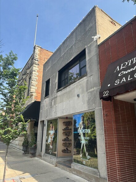 More Photos Of 20 W Jefferson Ave, Naperville Storefront For Lease
