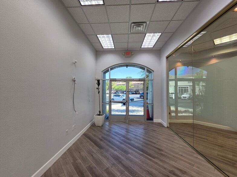 More Photos Of 2435 W Horizon Ridge Pky, Henderson Medical For Lease