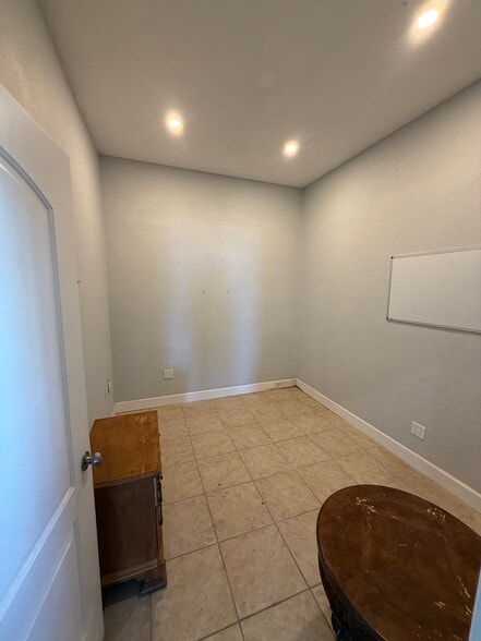 More Photos Of 1942 Dana Dr, Fort Myers Warehouse For Lease