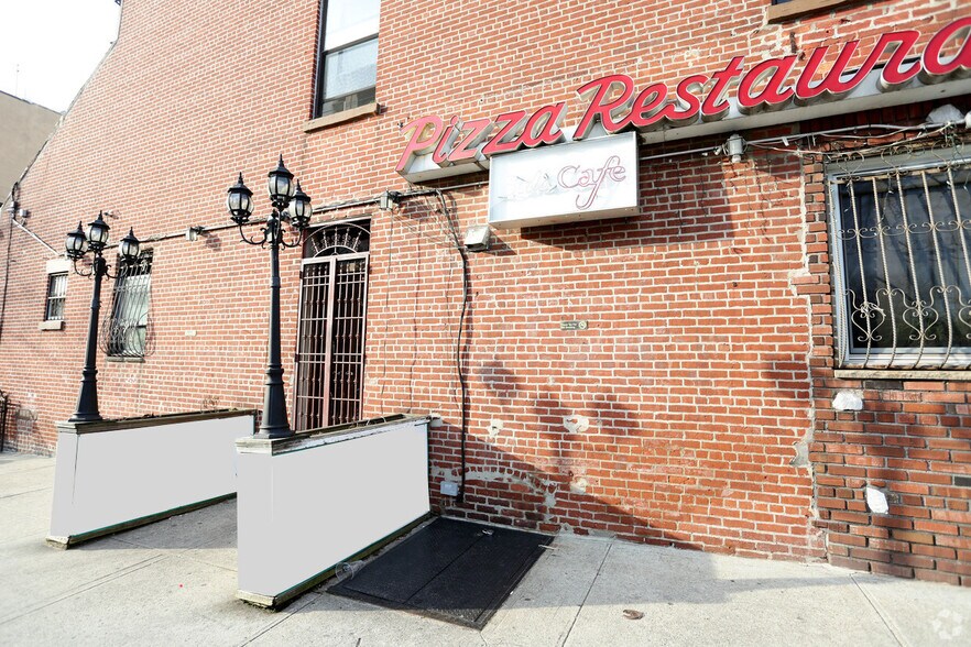 More Photos Of 305 Court St, Brooklyn Restaurant For Lease