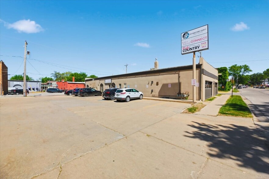 Primary Photo Of 600 S 4th St, Council Bluffs Office For Lease