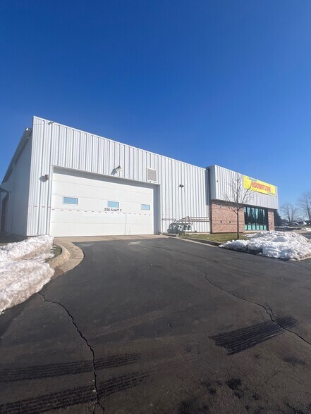 More Photos Of 280 N Phelps Ave, Rockford Freestanding For Lease