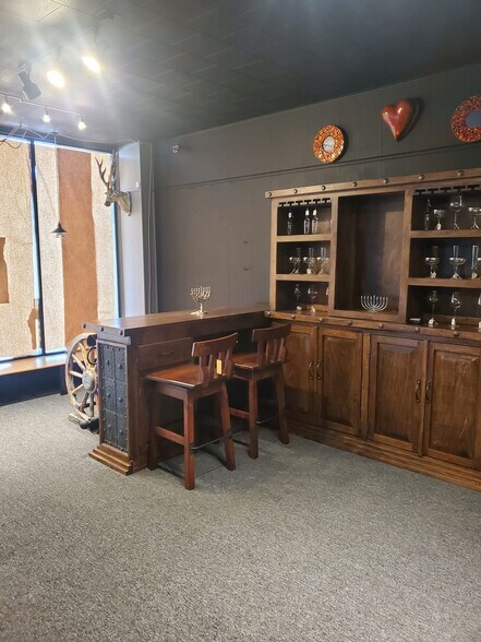 More Photos Of 4123-4125 Oakton St, Skokie Storefront For Lease