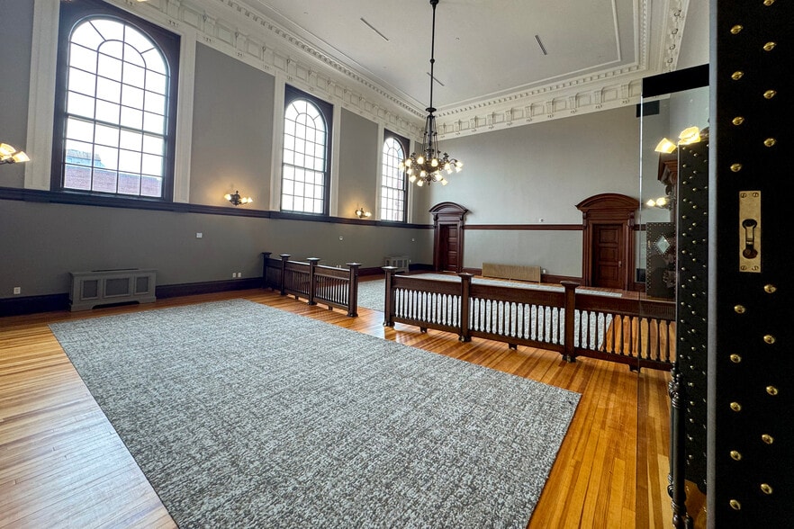 More Photos Of 1 East Ave, Lockport Office For Lease