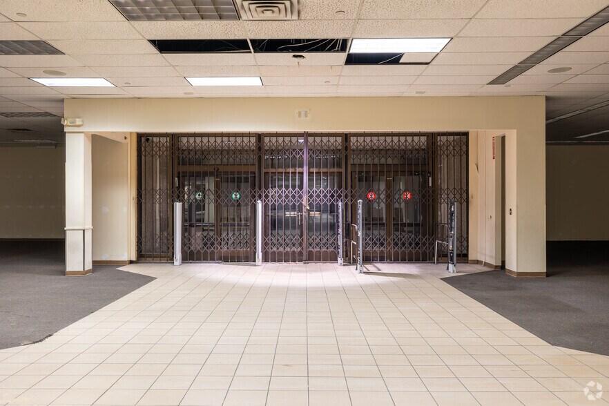 More Photos Of 820 & 3655 Citadel Dr E, Colorado Springs General Retail For Sale