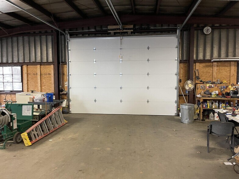 More Photos Of 1425 S Locust St, Centralia Office For Sale