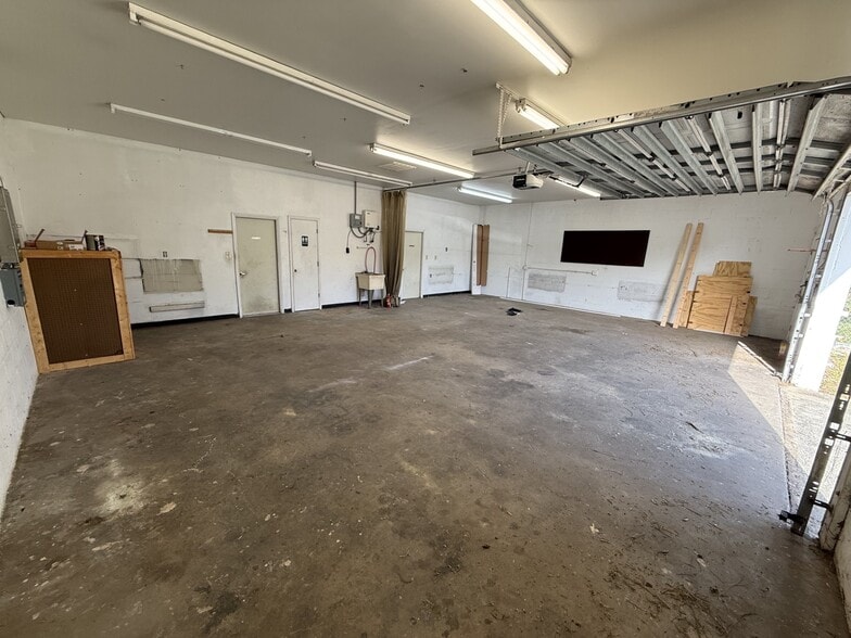 More Photos Of 1853 Canova St SE, Palm Bay Showroom For Sale