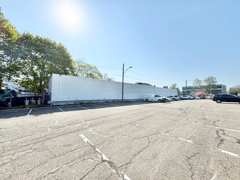 More Photos Of 20 Crescent St, Stamford Warehouse For Sale