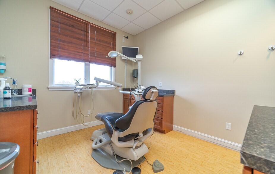 More Photos Of 30 Country Squire Dr, Cromwell Medical For Sale