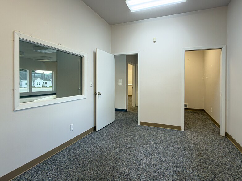 More Photos Of 805 US-101, Bandon General Retail For Sale