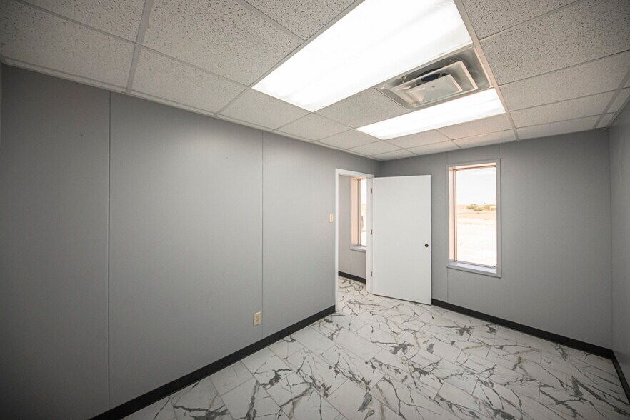 More Photos Of 850 W I-20, Penwell Warehouse For Lease