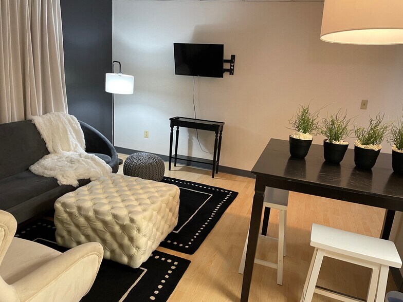 More Photos Of 322 S Main St, Lamar Apartments For Sale