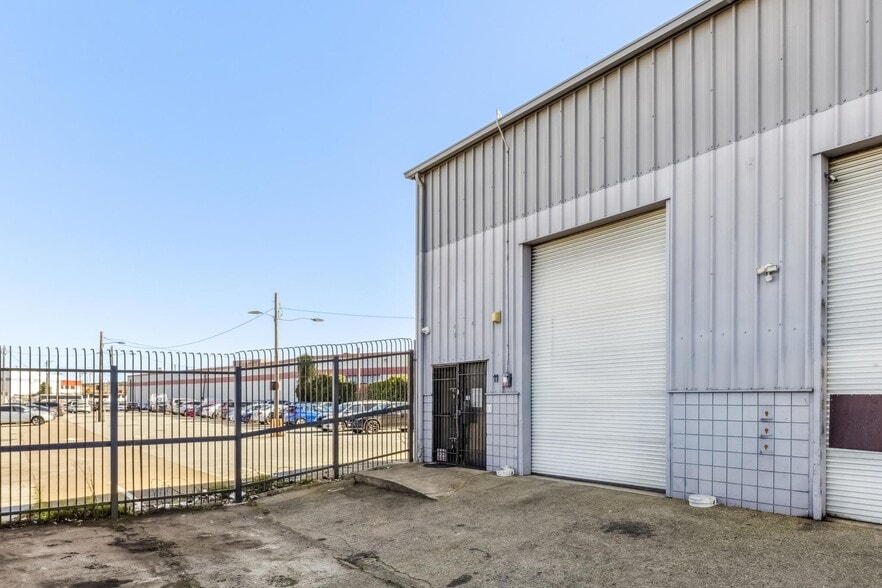 More Photos Of 2250 Jerrold Ave, San Francisco Warehouse For Sale