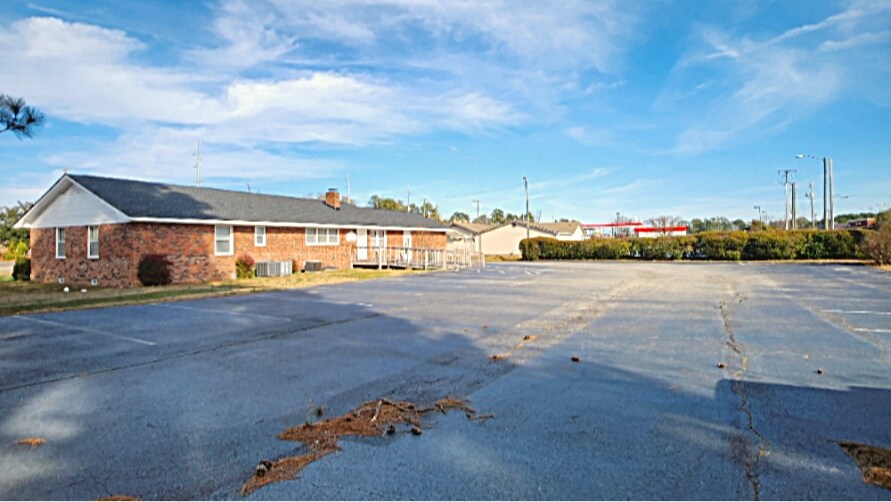 More Photos Of 7117 Raeford Rd, Fayetteville Freestanding For Lease