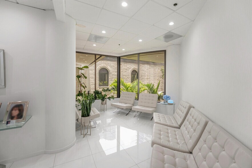 More Photos Of 240 1st Ave S, Saint Petersburg Loft Creative Space For Sale