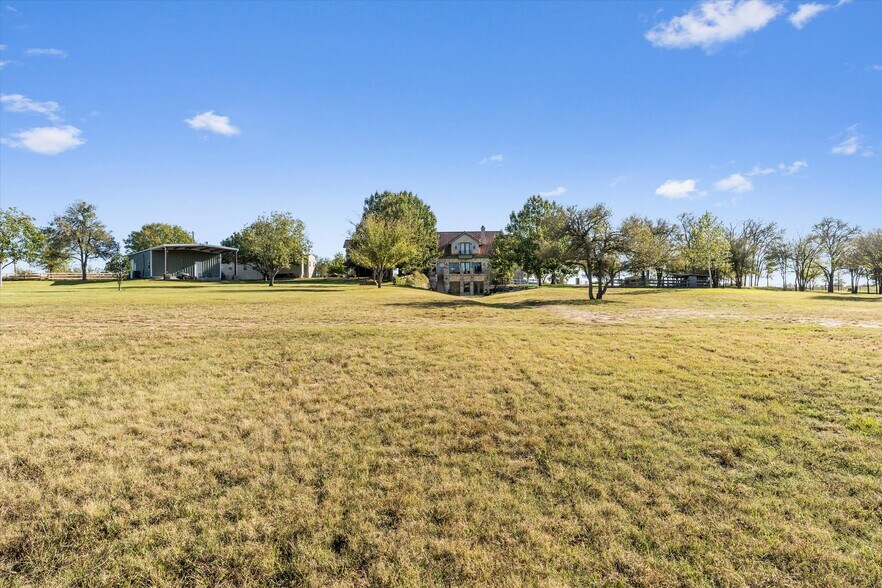 More Photos Of 1092 FM 3000, Elgin Specialty For Sale