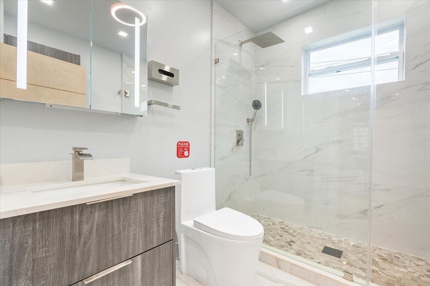More Photos Of 22 NE 44th St, Miami Office Residential For Lease