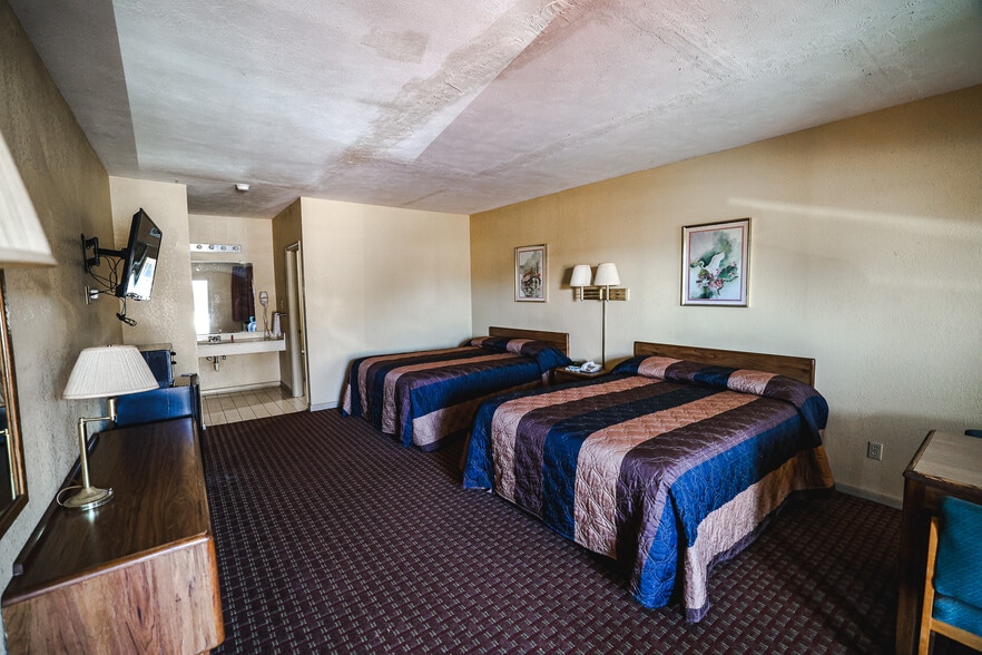 More Photos Of 221 S Preston St, Marksville Hotel For Sale