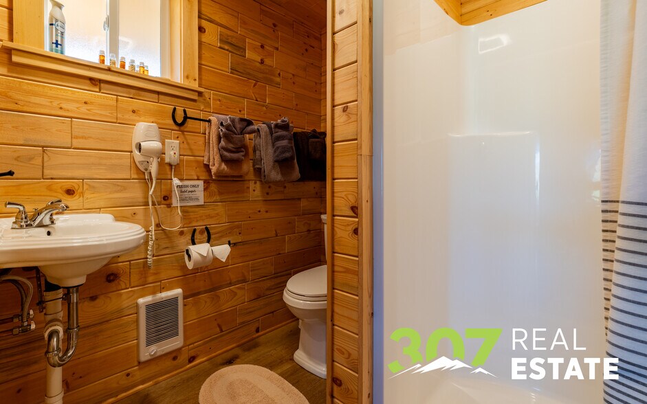 More Photos Of 30 Nielson Trl, Cody Hospitality For Sale