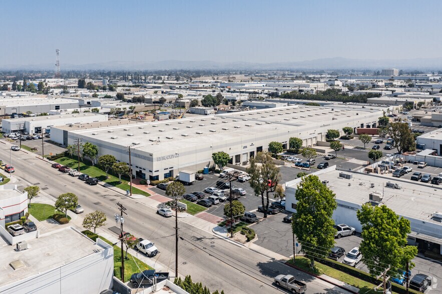 More Photos Of 1150 N Red Gum St, Anaheim Warehouse For Lease