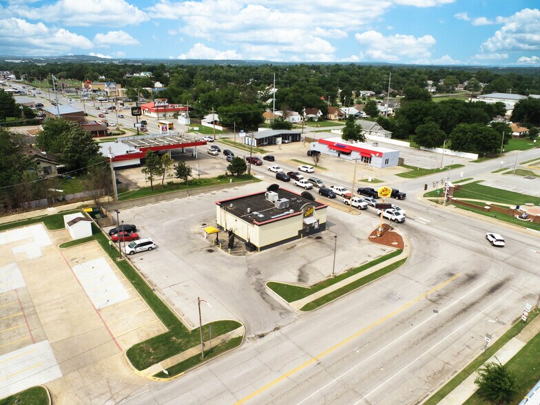 More Photos Of 2 N Mission St, Sapulpa Fast Food For Sale