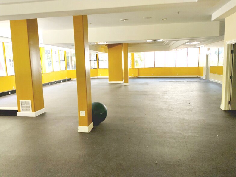More Photos Of 1146 Fort Street Mall, Honolulu General Retail For Lease
