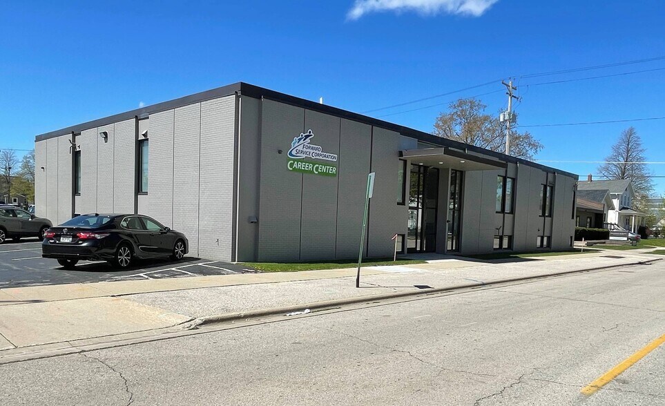 More Photos Of 726 Pine St, Green Bay Office Residential For Sale