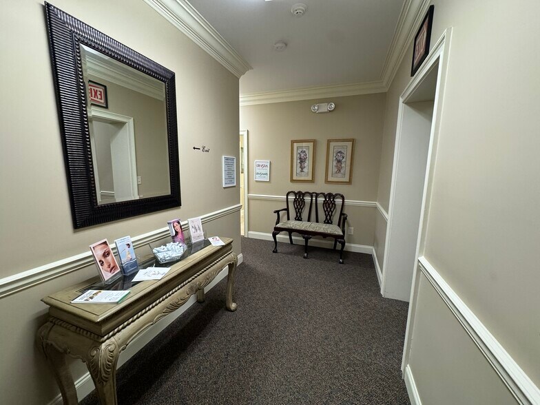 More Photos Of 1003 Fernwood Dr, Milledgeville Medical For Sale