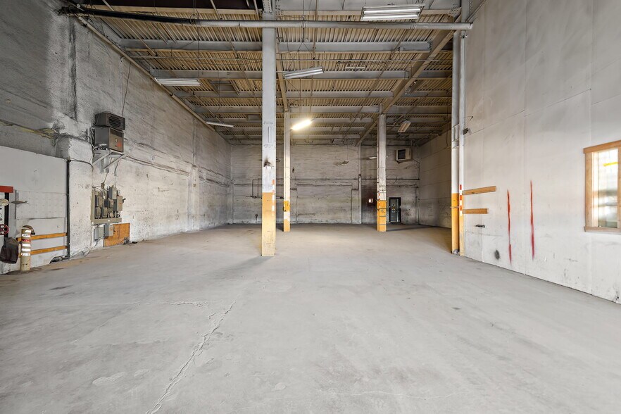 More Photos Of 35-75 Rue De L'acier, Coteau-du-lac Manufacturing For Sale