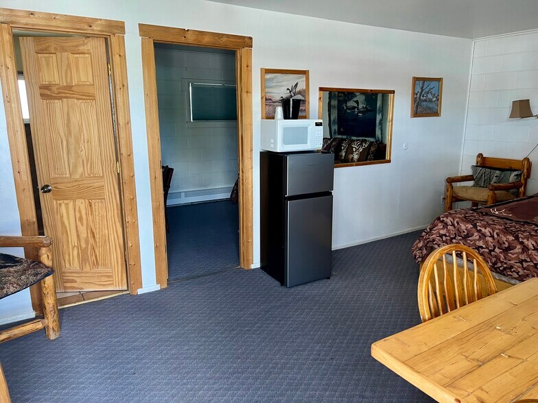 More Photos Of 501 S 6th St, Thermopolis Hotel For Sale
