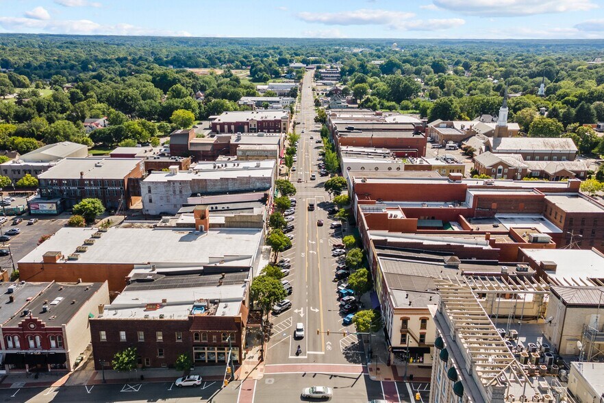 More Photos Of 111 S Main St, Salisbury Office For Sale