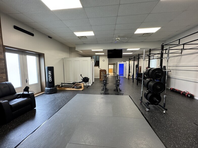 More Photos Of 55-R Main St, Kingston Freestanding For Sale